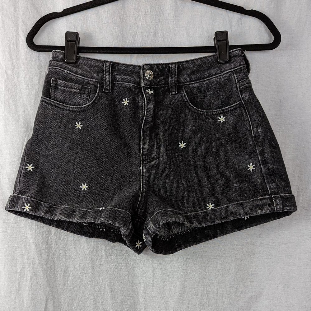 Pacsun Black Daisy Mom Shorts Size 26